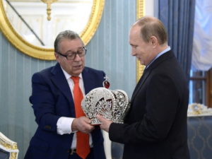 Путин с короной