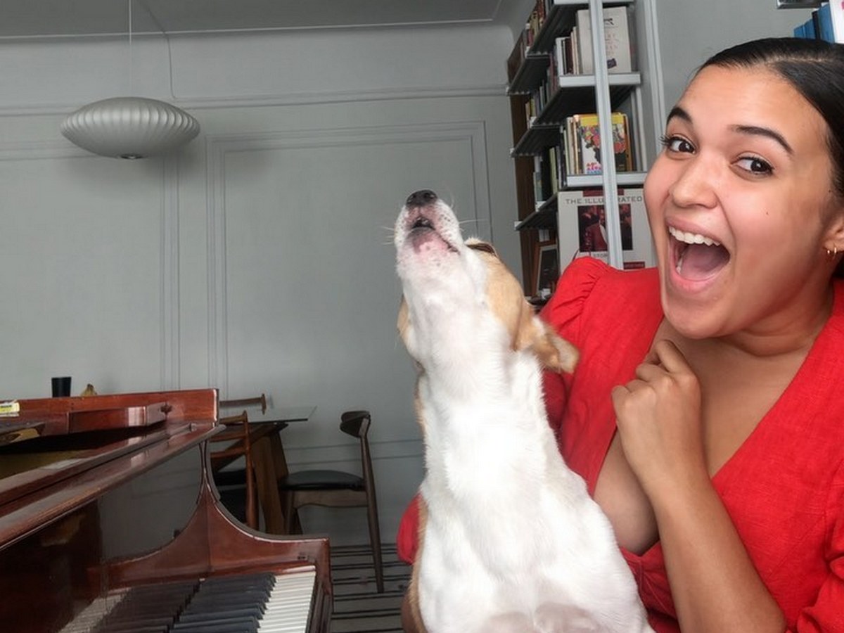 Поющий щенок набирает популярность в соцсетях