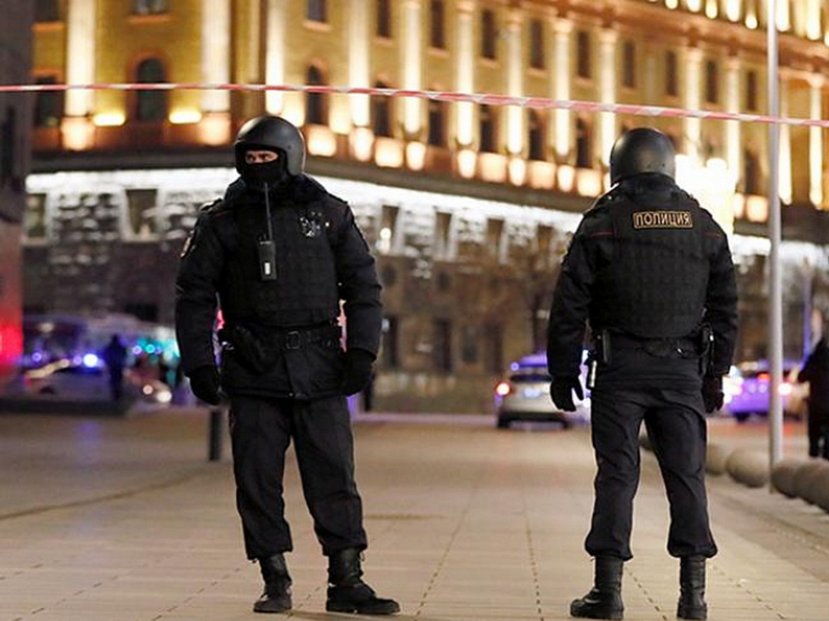 Трое неизвестных с битами устроили погром в магазине в центре Москвы