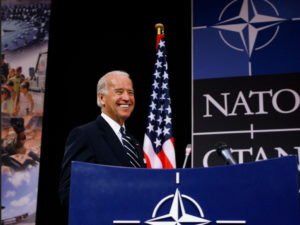 Байден и НАТО дали совет, как сдержать Россию