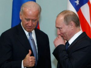 Байден с Путиным поговорили по телефону