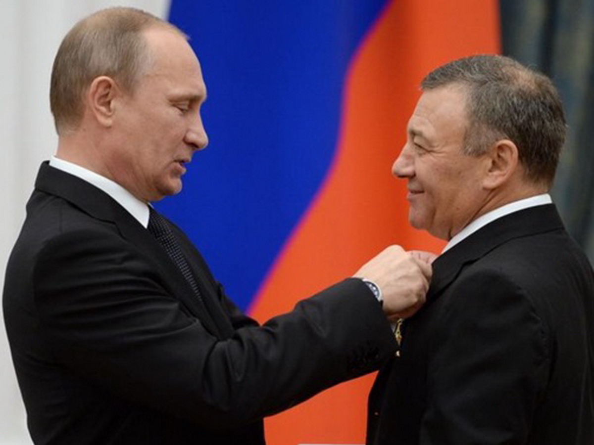 “Теперь это будет уже не секрет”: Аркадий Ротенберг объявил себя владельцем “дворца Путина”