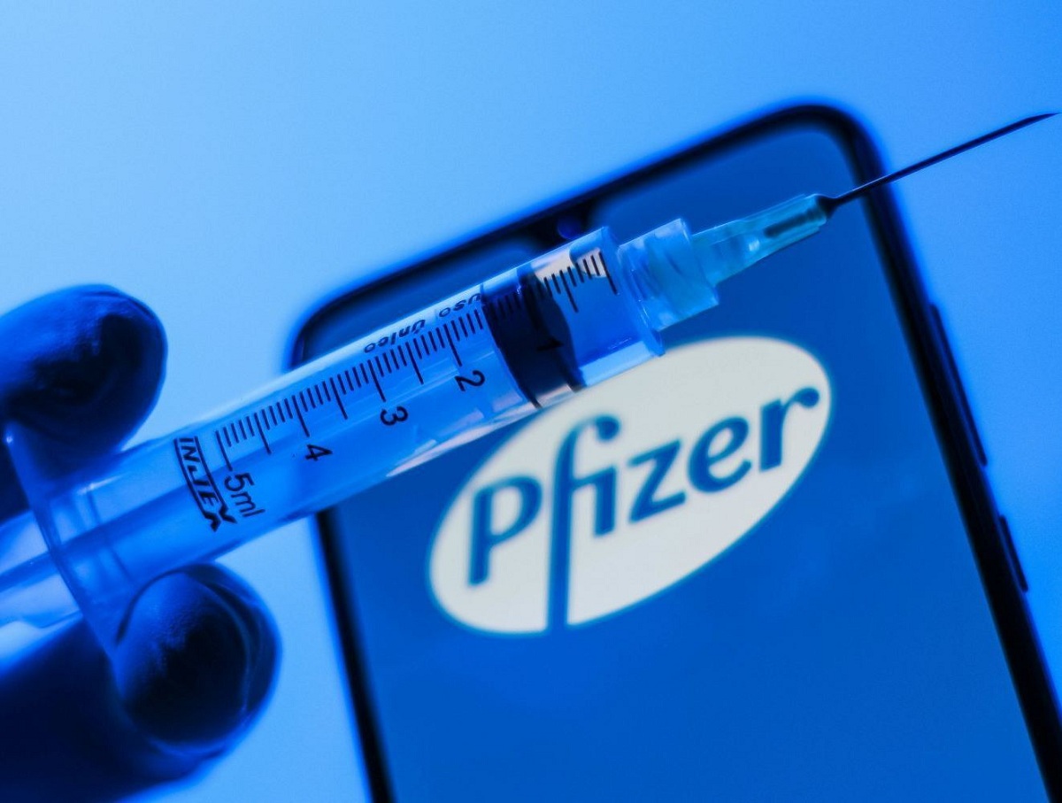 Польский вуз заплатит $100 тысяч за вакцинацию знаменитостей «по блату»