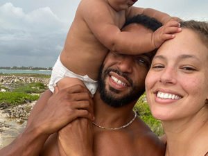 Эшли Грэм с мужем и сыном