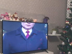 В Калининграде показали новогоднее обращение с обрезанным Путиным