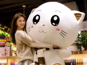 Девушка с мишкой