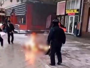 В Москве мужчина поджег себя