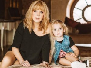 Лиза Галкина перепела песню своей мамы «Миллион алых роз»