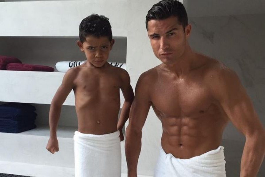 Около футбола: истории и тайны Криштиану Роналду