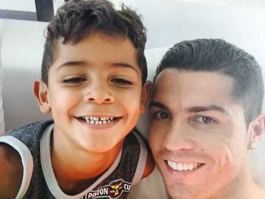 Около футбола: истории и тайны Криштиану Роналду