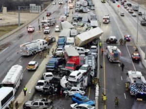 Авария в США с сотней разбитых автомобилей и 6 погибшими попала на видео