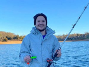 Рыбак выловил гигантскую рыбу и стал интернет-звездой