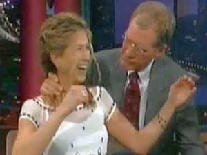 Фанаты Дженнифер Энистон обсуждают, как Дэвид Леттерман облизал ее волосы