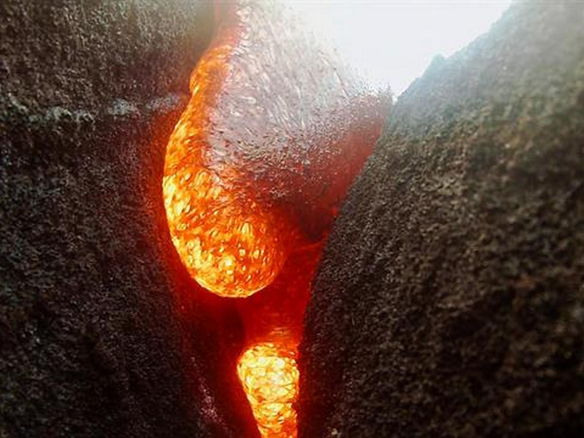Камера GoPro, которую поглотила лава, сняла видео и собрала более 9,5 млн просмотров
