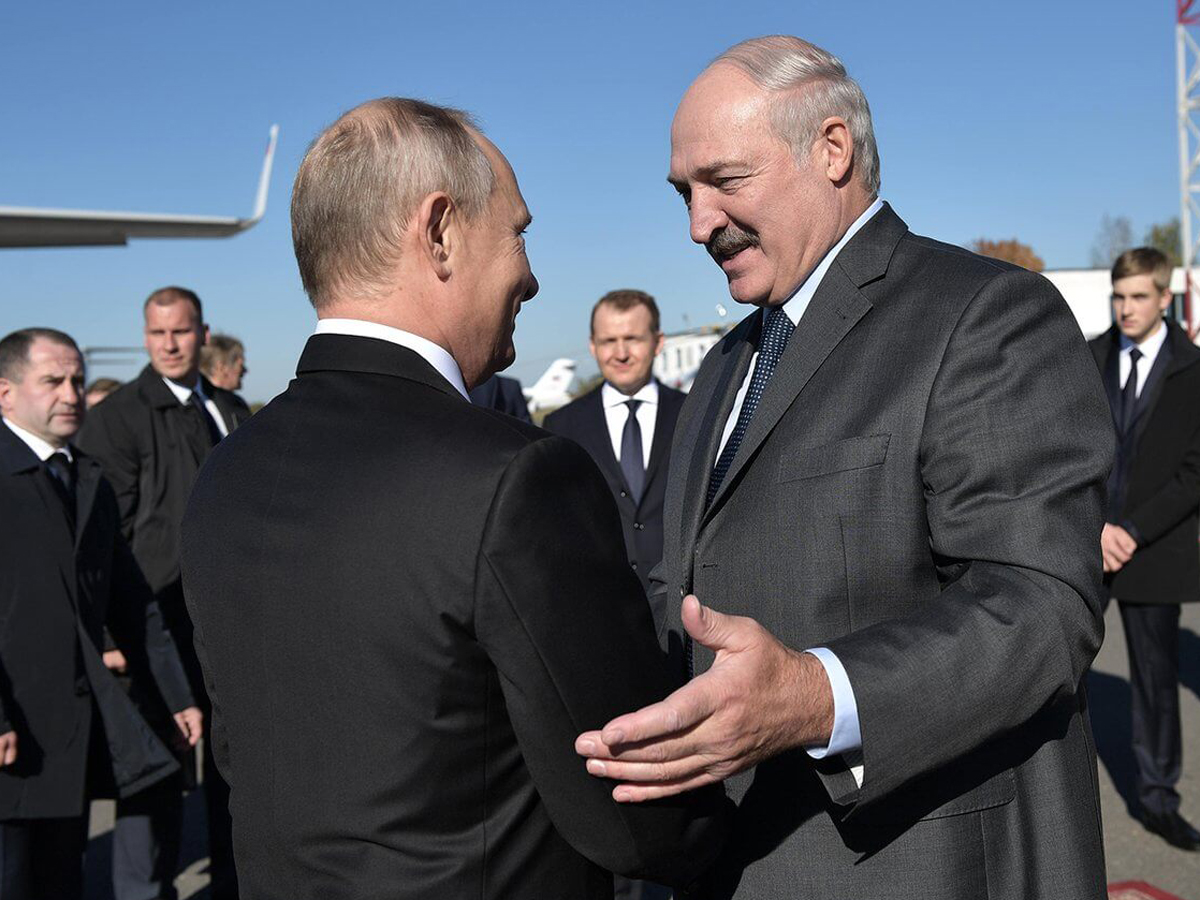 Лукашенко вылетел в РФ на встречу с Путиным