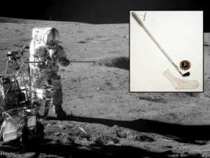 Мяч для гольфа на Луне