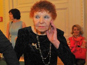СМИ: 91-летняя бабушка Ивана Урганта проводит дни в одиночестве