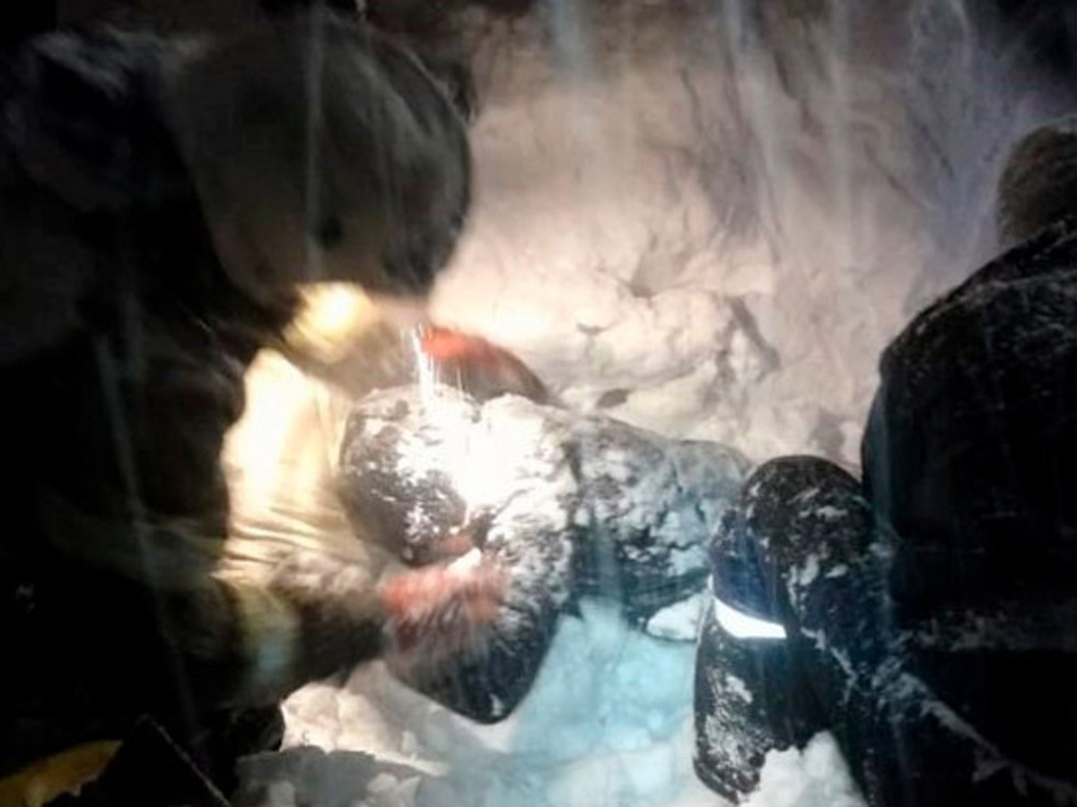 Появилось видео спасения россиянки после 10-часового снежного плена