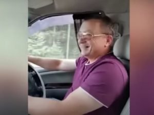 Сахалинский депутат лишился мандата из-за матерных видео в TikTok