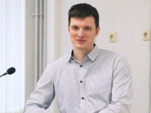 В Ростове к уволенному из-за митингов учителю года пришел ОМОН