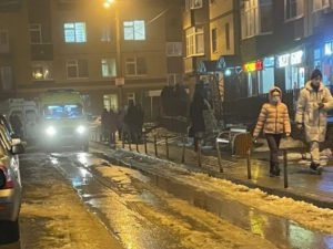 В Воронеже парень упал из окна на коляску с ребенком