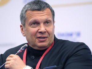 «Дали подышать в пакетик»: на программе Соловьев выдвинули версию о пытках волонтера штаба Любови Соболь