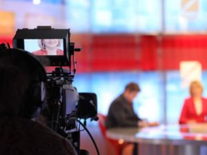 Зеленский закрыл вещание трех телеканалов на Украине