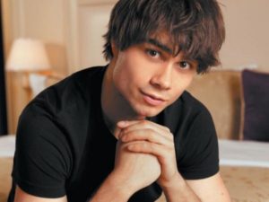 Александр Рыбак исполнил популярную песню 