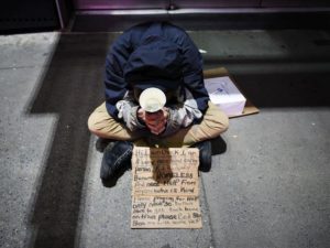 Бездомный прославился в Сети рецептами 