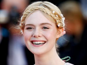 Кадры с беременной Эль Фаннинг набирают популярность в Сети