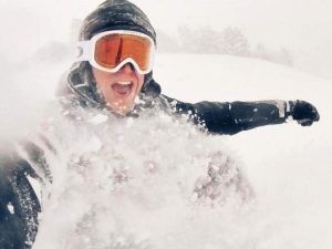 Фрирайдер, покоривший заваленную снегом Москву, стал интернет-звездой