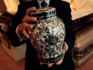 Мужчина «похоронил» любимую ради красивой легенды