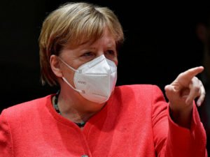 Канцлер ФРГ впала в панику, потеряв маску