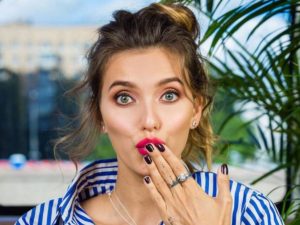 Регина Тодоренко похвасталась своими успехами в серфинге