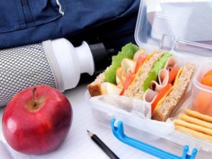 Пассажир поезда удивил попутчиков, усевшись на пол