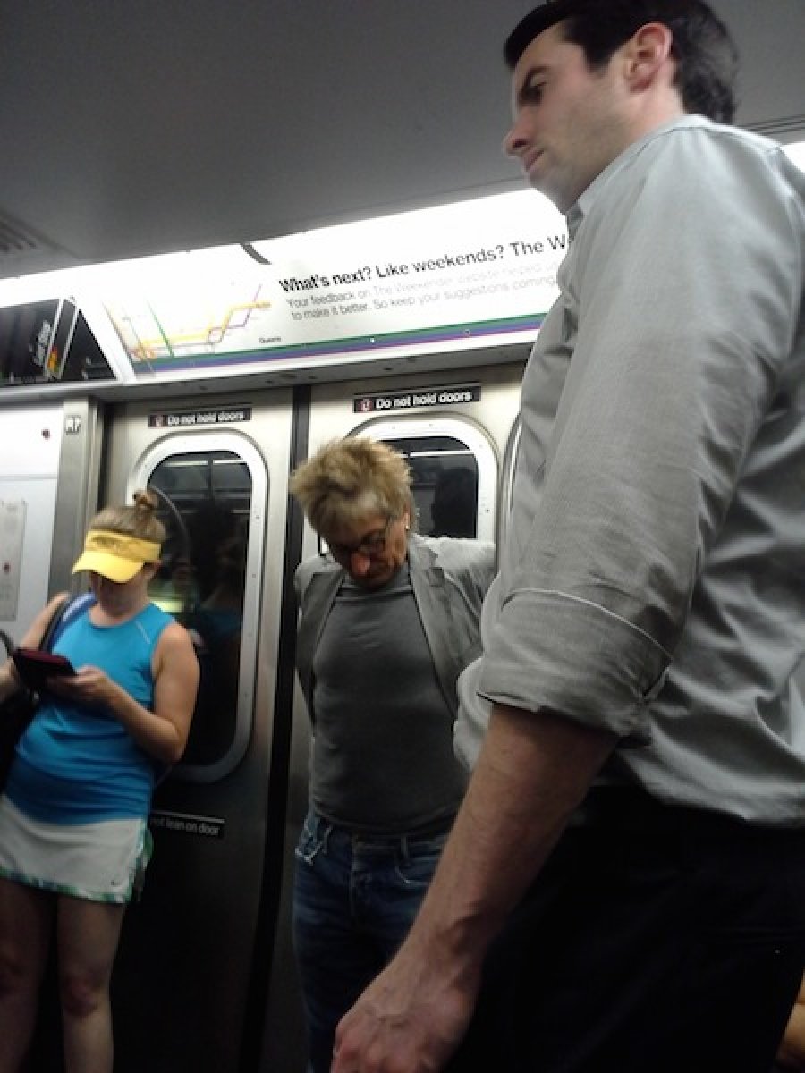 Знаменитости повсюду: необычные люди в самых обычных местах