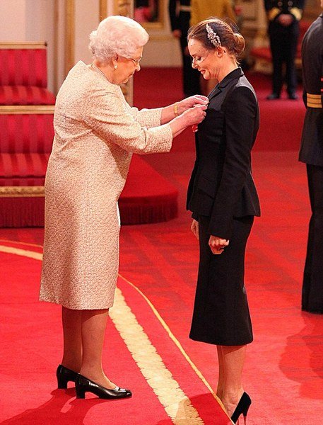 Знаменитости, которых награждали в Букингемском дворце