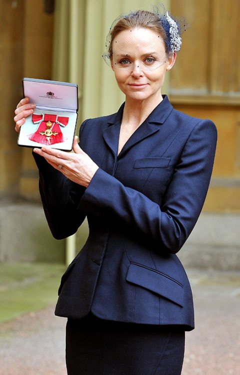 Знаменитости, которых награждали в Букингемском дворце