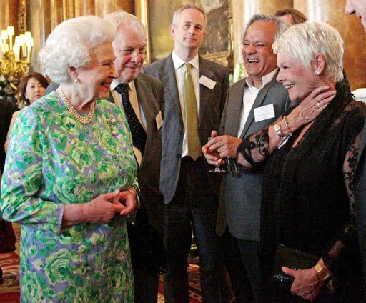 Знаменитости, которых награждали в Букингемском дворце