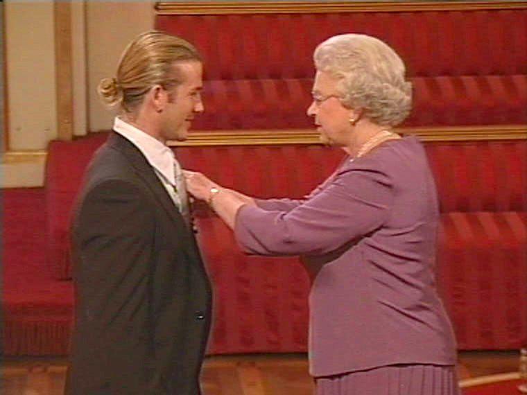 Знаменитости, которых награждали в Букингемском дворце