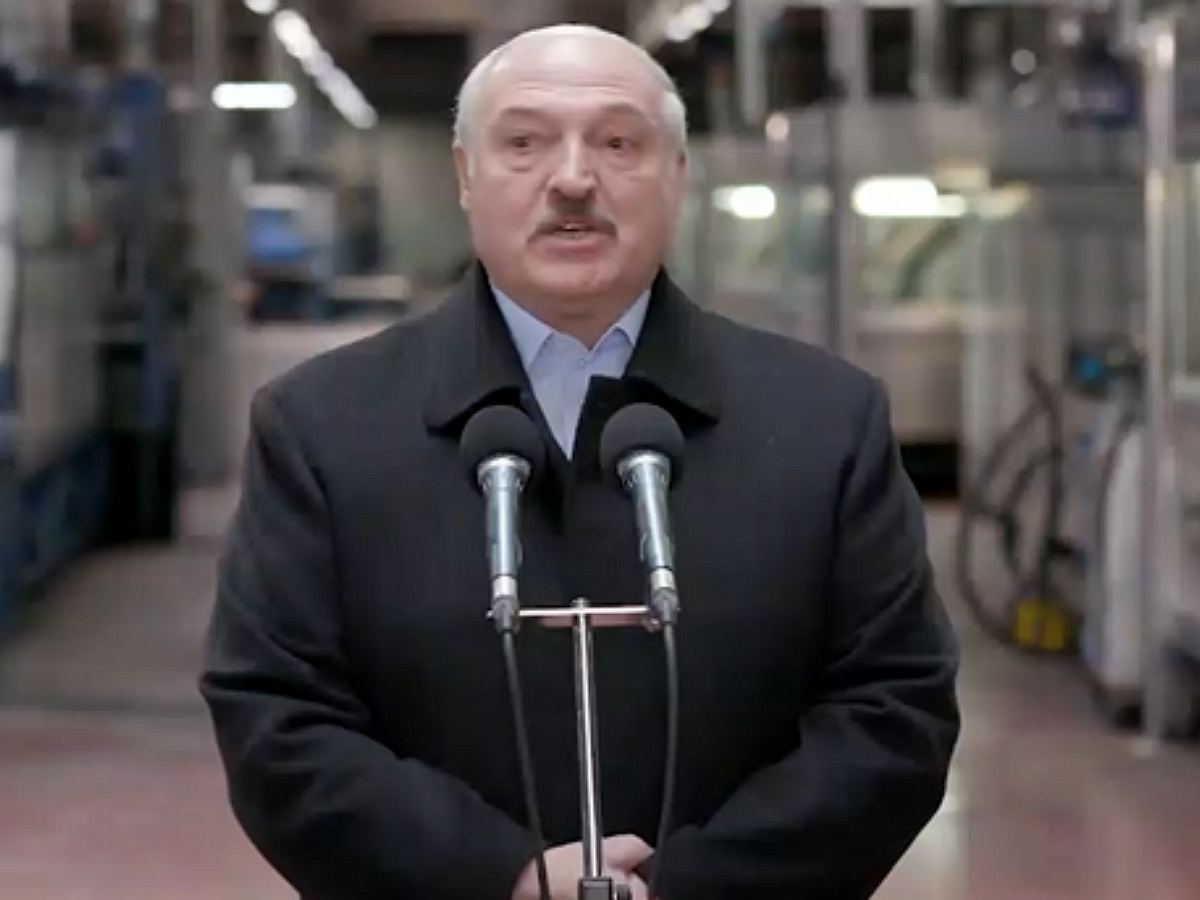 Лукашенко подшутил над Байденом, отвечая на вопрос о пенсионной реформе