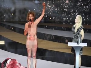 Актриса шокировала всех, полностью раздевшись на премии «Сезар»