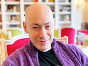 Дмитрий Гордон выдал три шутки за полминуты, восхитив Сеть