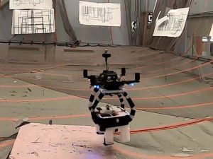 Разработчики представили дрон, умеющий подхватывать груз на лету