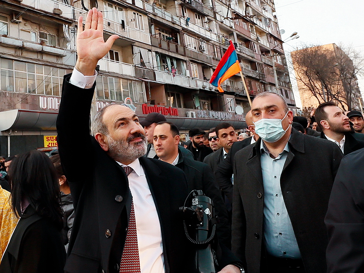 Пашинян на митинге попросил прощения за ошибки Правительства Армении