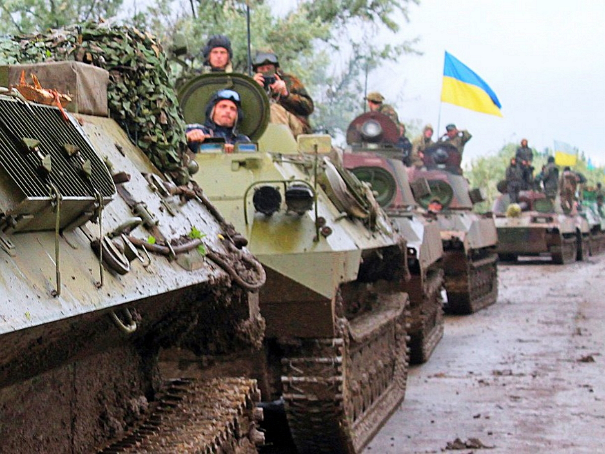 ВСУ наращивает военные силу на Донбассе: Стрелков назвал направления ударов