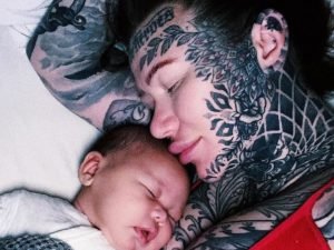 33-летняя британка покрыла татуировками 95% тела