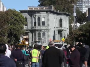 Особняк XIX века почти на километр передвинули в Сан-Франциско