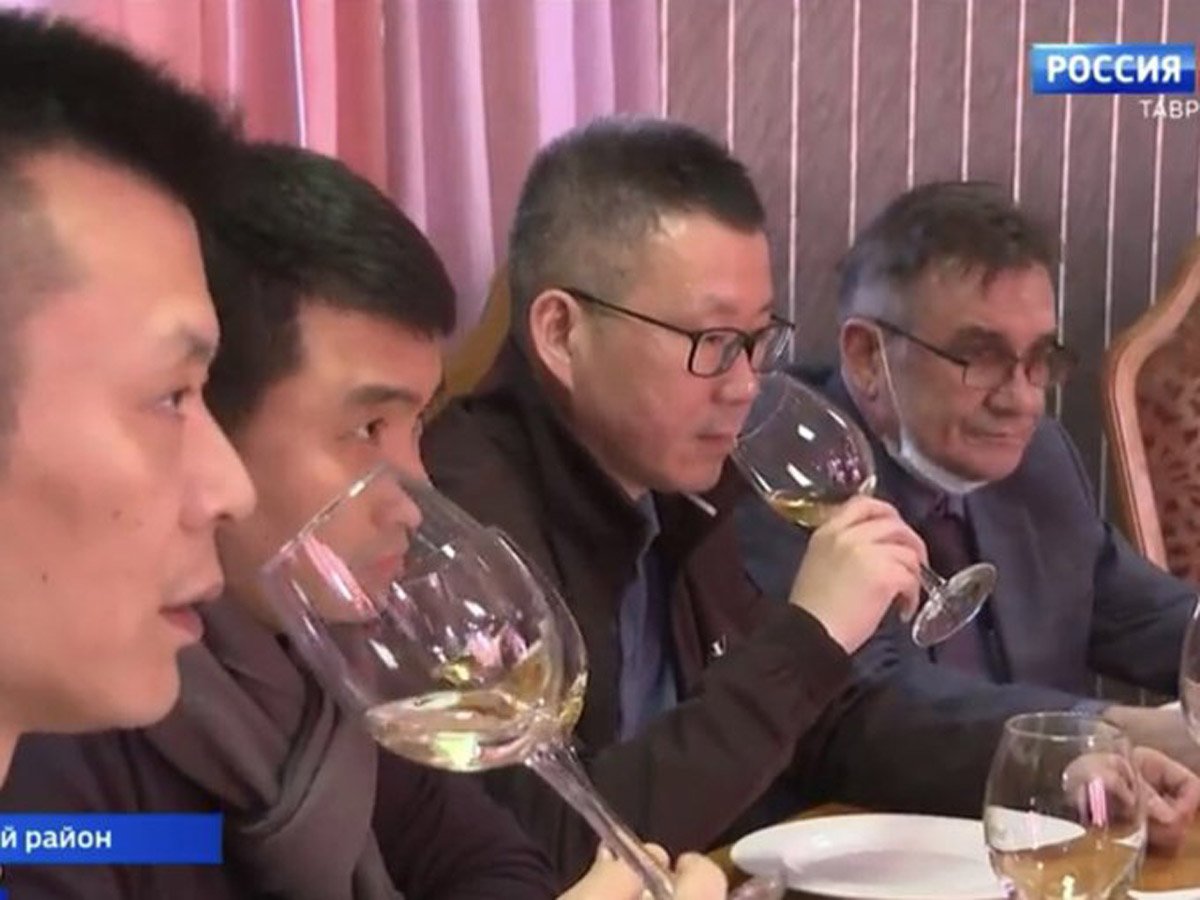 СМИ: посетившая Крым &laquo;бизнес-делегация из Китая&raquo; оказались продавцами на столичных оптовых рынках