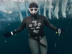 Россиянка достигла дна Байкала и установила мировой рекорд